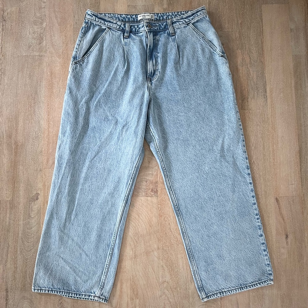 Abercrombie & Fitch Women’s Curve Love Light Denim Jeans